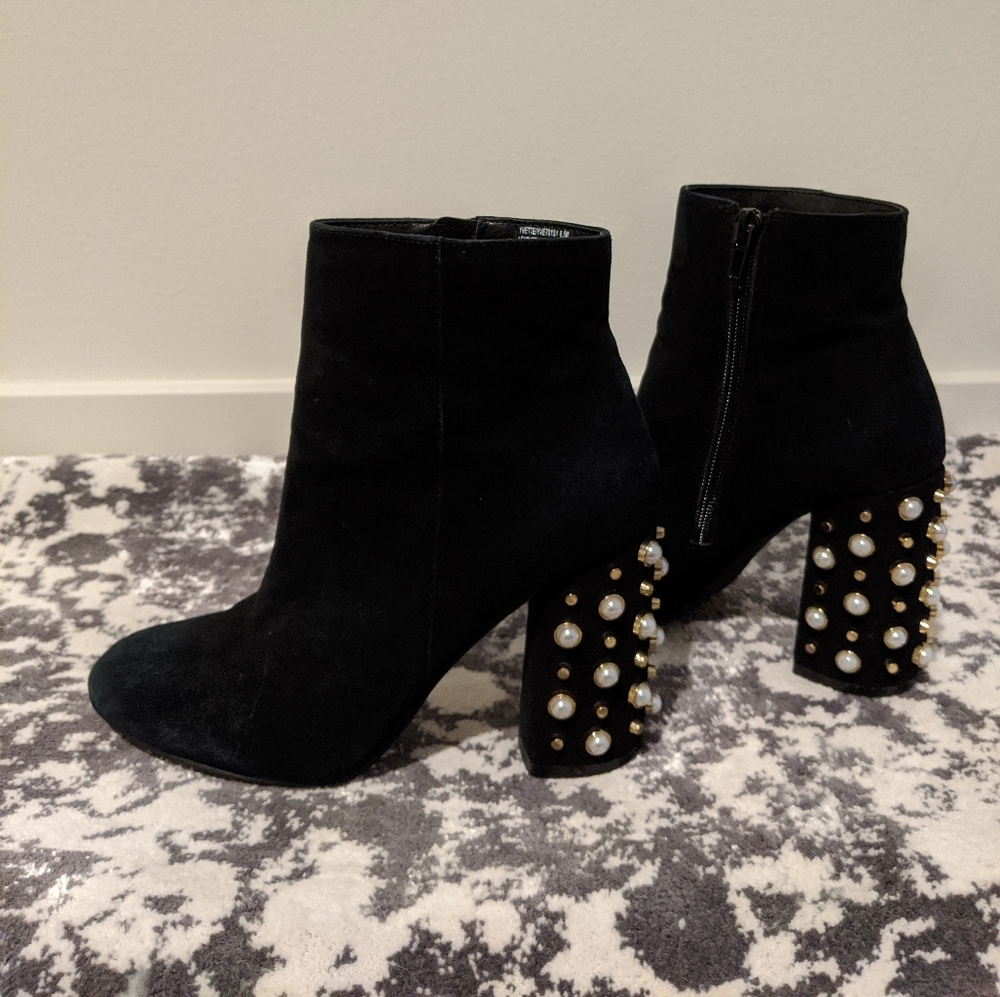 Steve Madden Yvette Booties Black with pearls 6.5